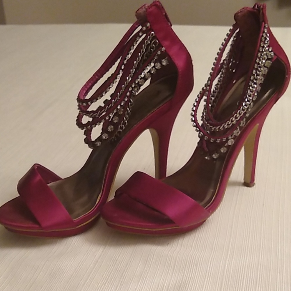 Gorgeous Zigi Soho satin bejeweled heels